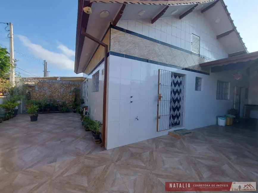 Foto 3 de Casa com 2 quartos à venda, 135m2 em Mongagua - SP