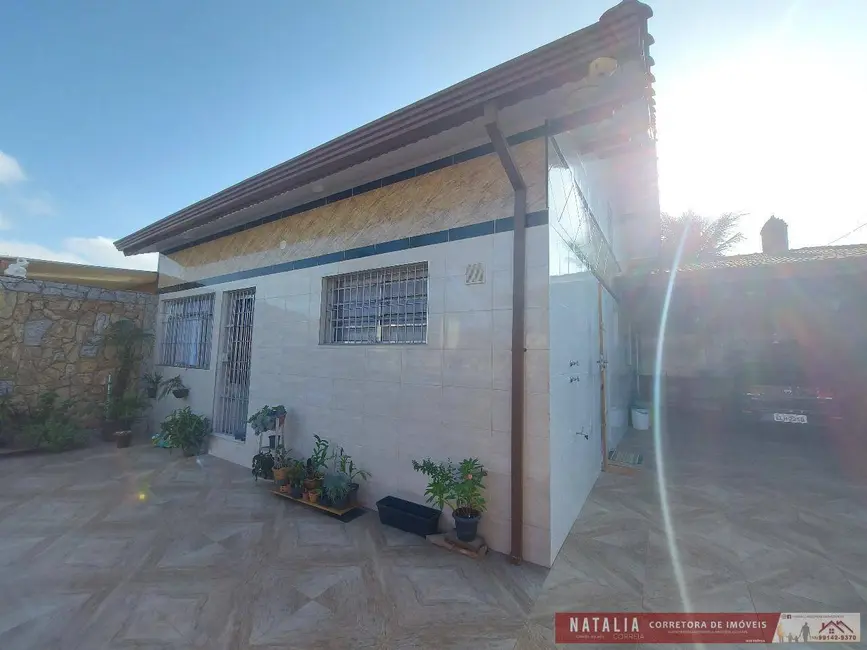 Foto 4 de Casa com 2 quartos à venda, 135m2 em Mongagua - SP