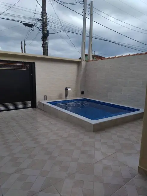 Foto 2 de Casa com 2 quartos à venda em Mongagua - SP