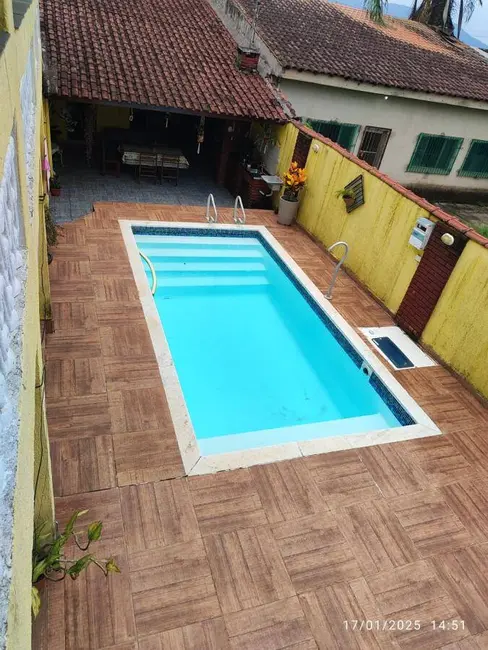 Foto 2 de Sobrado com 5 quartos à venda, 290m2 em Mongagua - SP