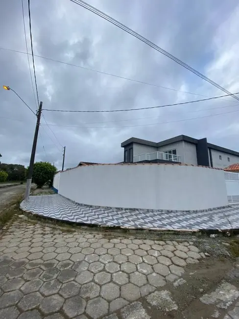 Casa com 2 quartos à venda em Itanhaem - SP - imagem 2 Foto 2 de Casa com 2 quartos à venda em Itanhaem - SP