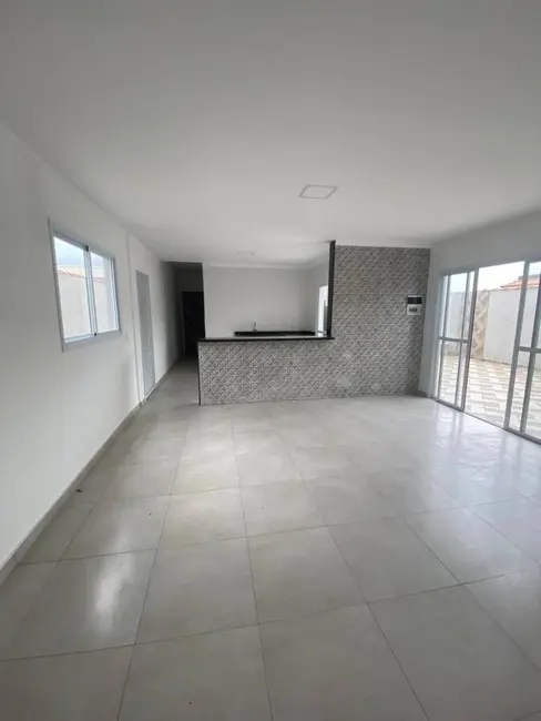 Casa com 2 quartos à venda em Itanhaem - SP - imagem 8 Foto 8 de Casa com 2 quartos à venda em Itanhaem - SP