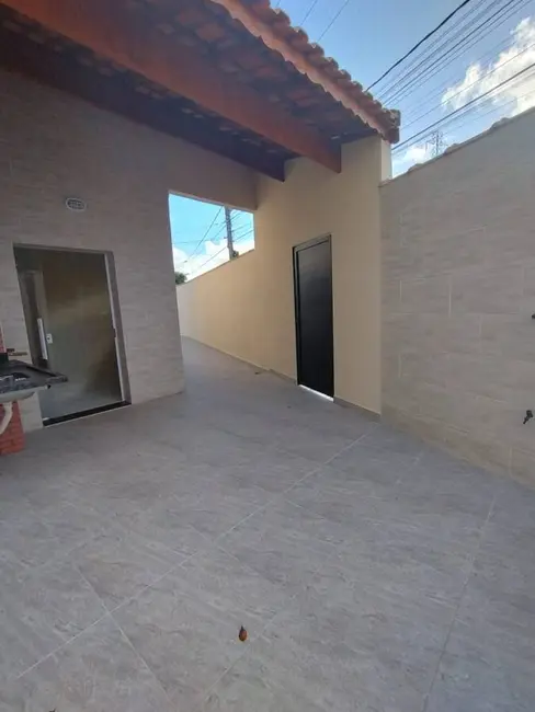 Foto 8 de Casa com 2 quartos à venda em Mongagua - SP