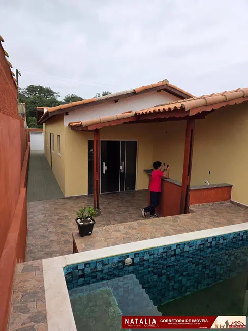 Casa com 2 quartos à venda em Itanhaem - SP - imagem 3 Foto 3 de Casa com 2 quartos à venda em Itanhaem - SP