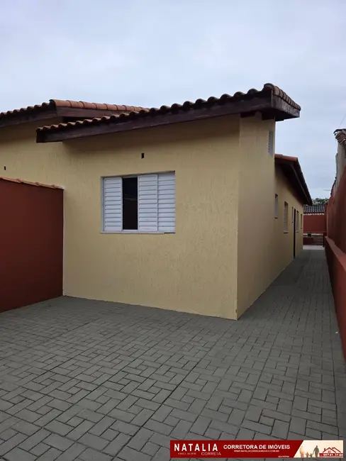Casa com 2 quartos à venda em Itanhaem - SP - imagem 2 Foto 2 de Casa com 2 quartos à venda em Itanhaem - SP
