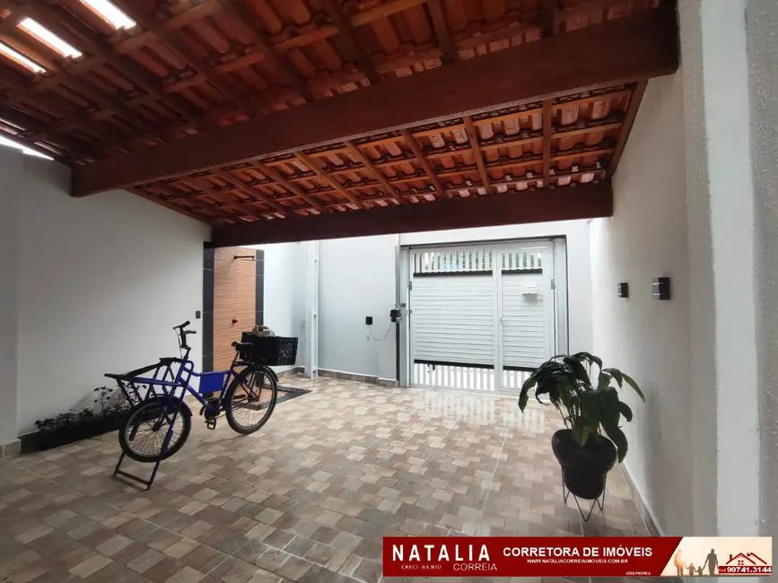 Foto 2 de Casa com 2 quartos à venda em Mongagua - SP