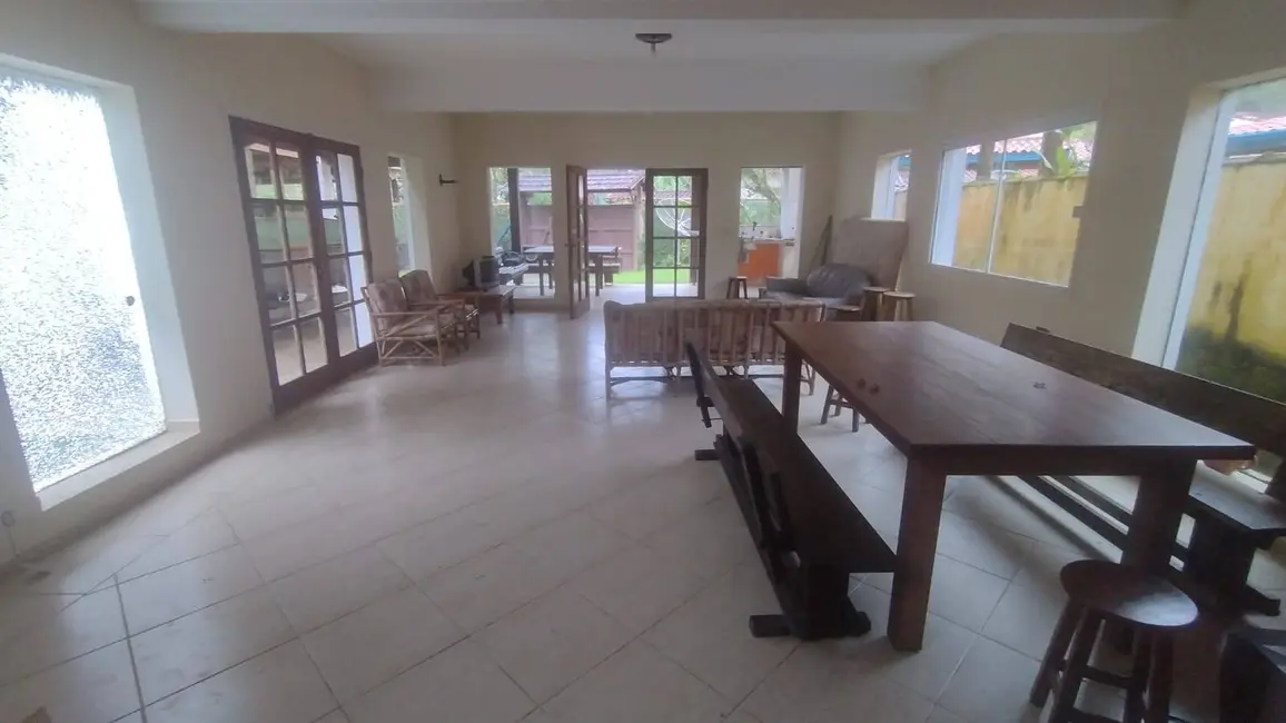 Casa com 3 quartos à venda, 377m2 em Ubatuba - SP - imagem 6 Foto 6 de Casa com 3 quartos à venda, 377m2 em Ubatuba - SP