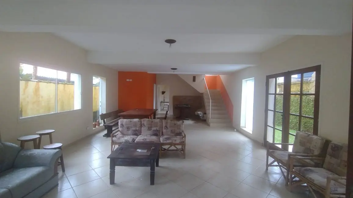 Casa com 3 quartos à venda, 377m2 em Ubatuba - SP - imagem 2 Foto 2 de Casa com 3 quartos à venda, 377m2 em Ubatuba - SP