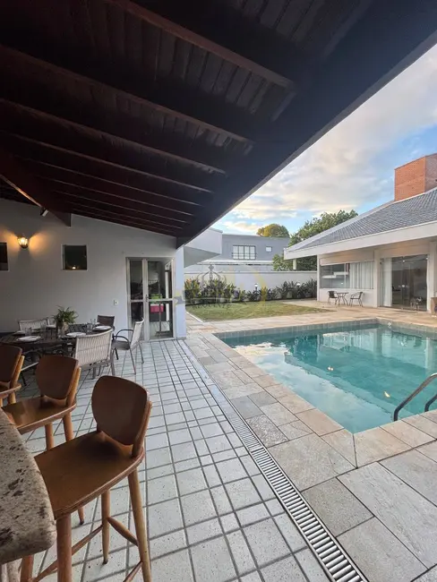 Foto 3 de Casa de Condomínio com 3 quartos para alugar, 341m2 em Barueri - SP