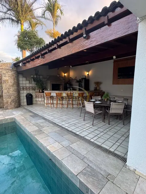 Foto 2 de Casa de Condomínio com 3 quartos para alugar, 341m2 em Barueri - SP
