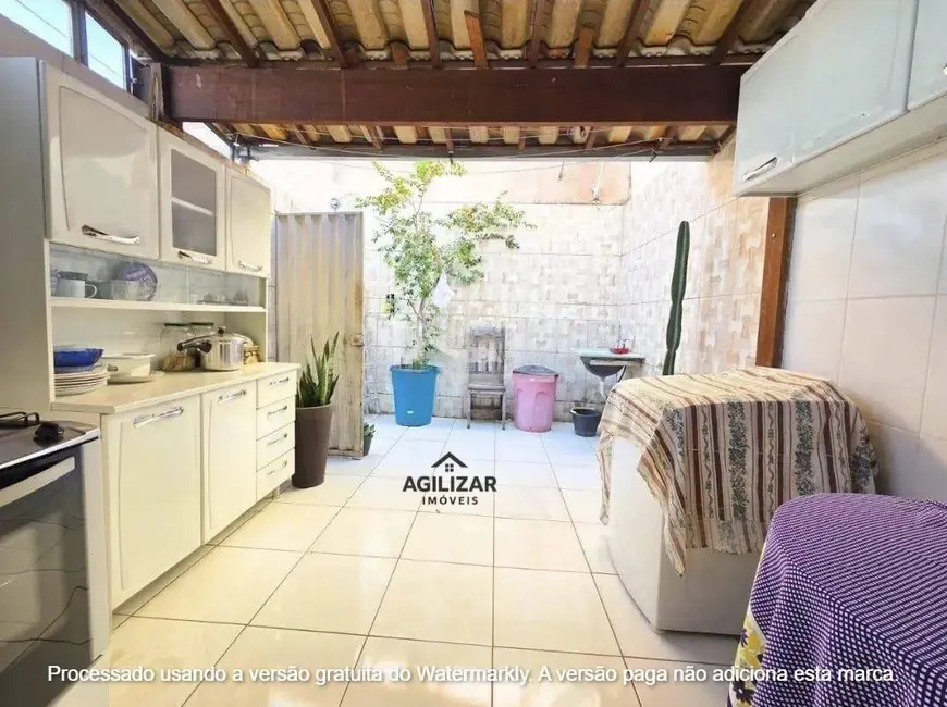 Foto 2 de Casa com 2 quartos à venda, 85m2 em Piratininga (Venda Nova), Belo Horizonte - MG