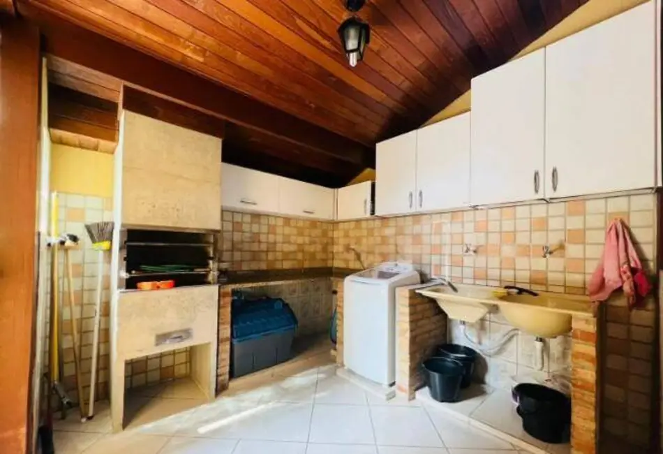Casa com 4 quartos à venda, 260m2 em Santa Amélia, Belo Horizonte - MG - imagem 8 Foto 8 de Casa com 4 quartos à venda, 260m2 em Santa Amélia, Belo Horizonte - MG