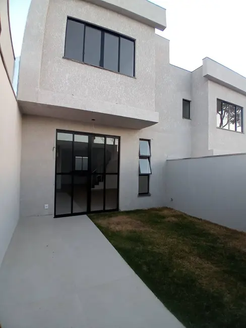 Casa com 3 quartos à venda em Santa Amélia, Belo Horizonte - MG - imagem 4 Foto 4 de Casa com 3 quartos à venda em Santa Amélia, Belo Horizonte - MG