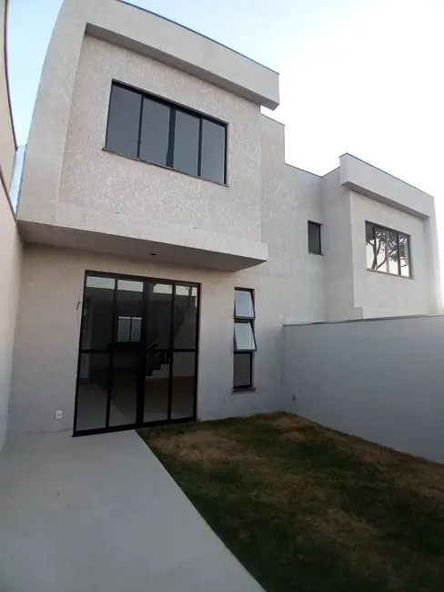 Casa com 3 quartos à venda em Santa Amélia, Belo Horizonte - MG - imagem 3 Foto 3 de Casa com 3 quartos à venda em Santa Amélia, Belo Horizonte - MG