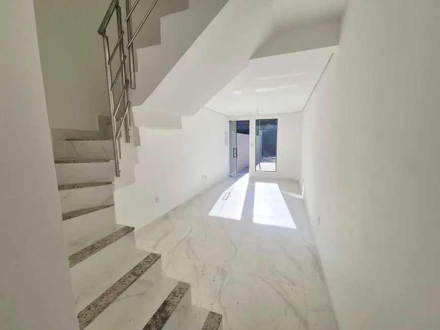 Casa com 2 quartos à venda em São João Batista (Venda Nova), Belo Horizonte - MG - imagem 1 Foto 1 de Casa com 2 quartos à venda em São João Batista (Venda Nova), Belo Horizonte - MG