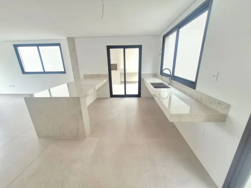 Casa com 3 quartos à venda, 209m2 em Planalto, Belo Horizonte - MG - imagem 8 Foto 8 de Casa com 3 quartos à venda, 209m2 em Planalto, Belo Horizonte - MG