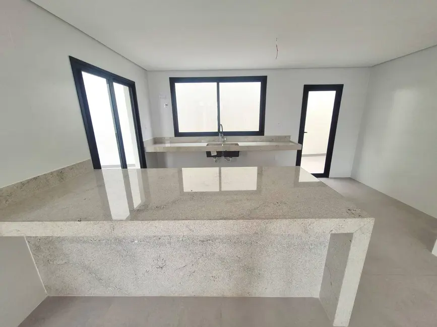 Casa com 3 quartos à venda, 209m2 em Planalto, Belo Horizonte - MG - imagem 6 Foto 6 de Casa com 3 quartos à venda, 209m2 em Planalto, Belo Horizonte - MG