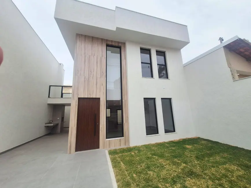Casa com 3 quartos à venda, 209m2 em Planalto, Belo Horizonte - MG - imagem 1 Foto 1 de Casa com 3 quartos à venda, 209m2 em Planalto, Belo Horizonte - MG