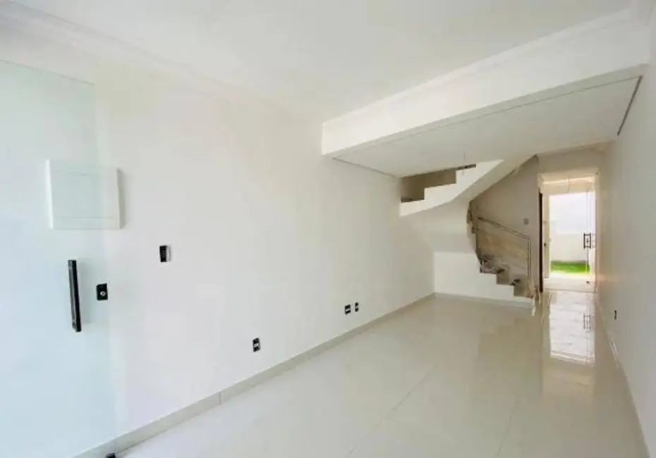 Foto 2 de Casa com 2 quartos à venda em Jardim Guanabara, Belo Horizonte - MG