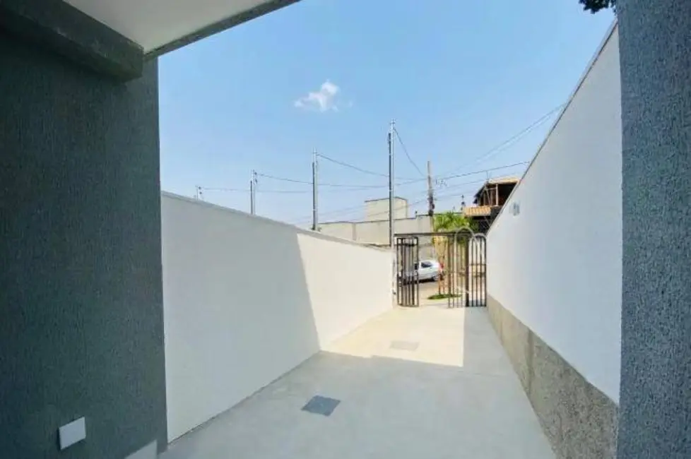 Foto 1 de Casa com 2 quartos à venda em Jardim Guanabara, Belo Horizonte - MG