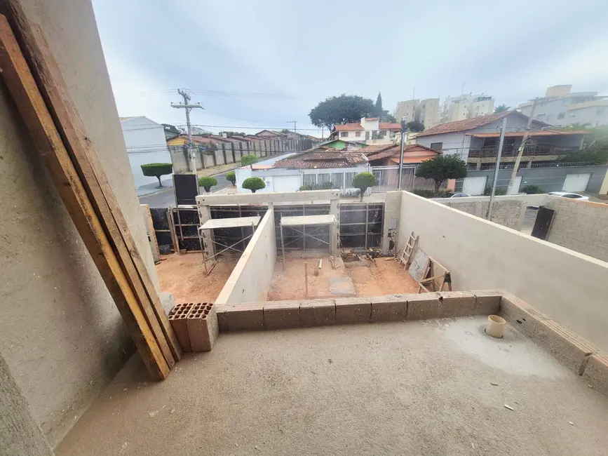 Foto 7 de Casa com 4 quartos à venda, 170m2 em Santa Amélia, Belo Horizonte - MG
