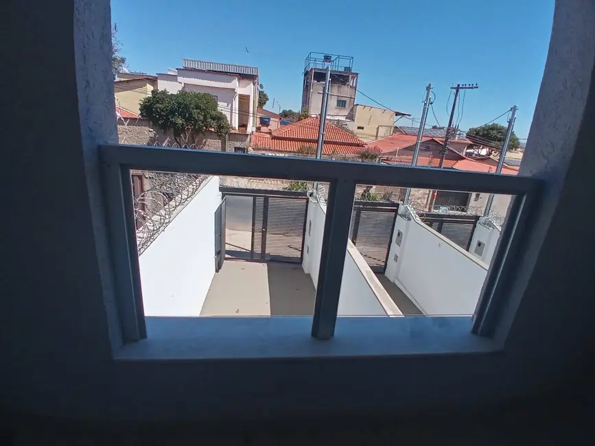 Foto 1 de Casa com 2 quartos à venda, 115m2 em Floramar, Belo Horizonte - MG