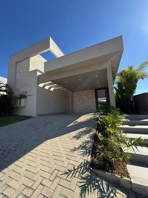 Foto 1 de Casa de Condomínio com 4 quartos à venda, 230m2 em Vespasiano - MG