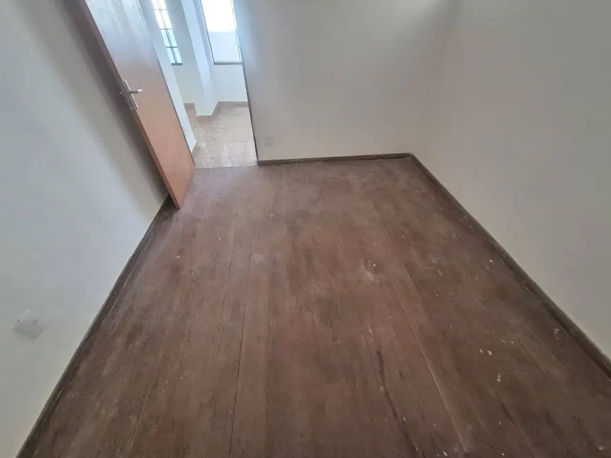 Foto 5 de Casa com 4 quartos para alugar, 180m2 em Cachoeirinha, Belo Horizonte - MG