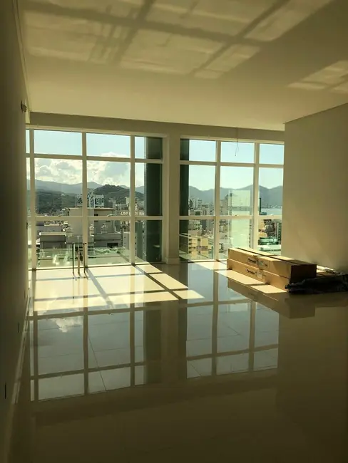 Foto 3 de Apartamento com 5 quartos à venda, 665m2 em Meia Praia, Itapema - SC