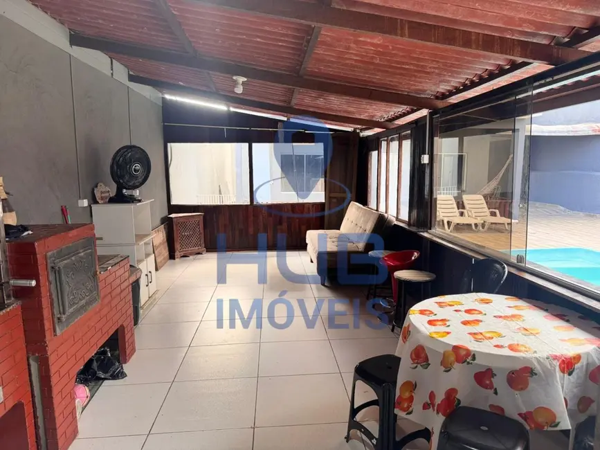 Casa com 4 quartos à venda, 220m2 em Fundos, Biguacu - SC - imagem 5 Foto 5 de Casa com 4 quartos à venda, 220m2 em Fundos, Biguacu - SC