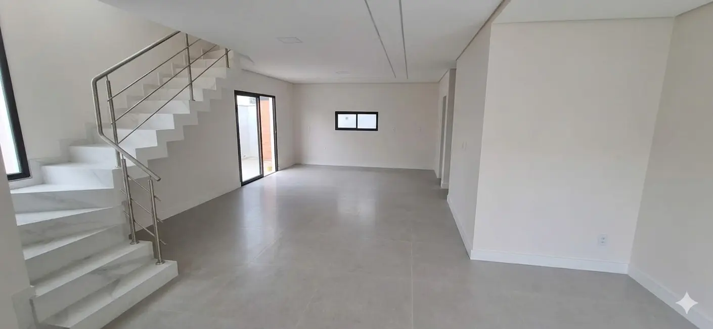 Foto 1 de Casa com 3 quartos à venda, 160m2 em São João do Rio Vermelho, Florianopolis - SC
