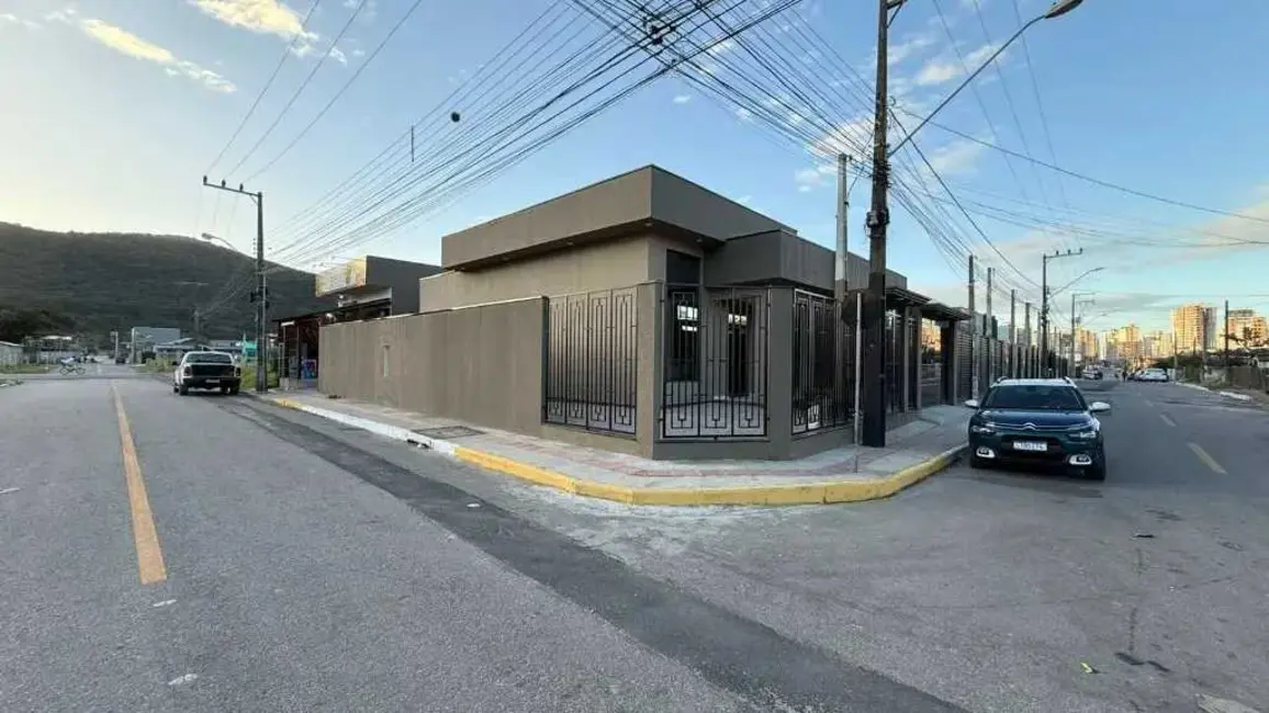 Foto 1 de Casa com 2 quartos à venda, 400m2 em Itapema - SC