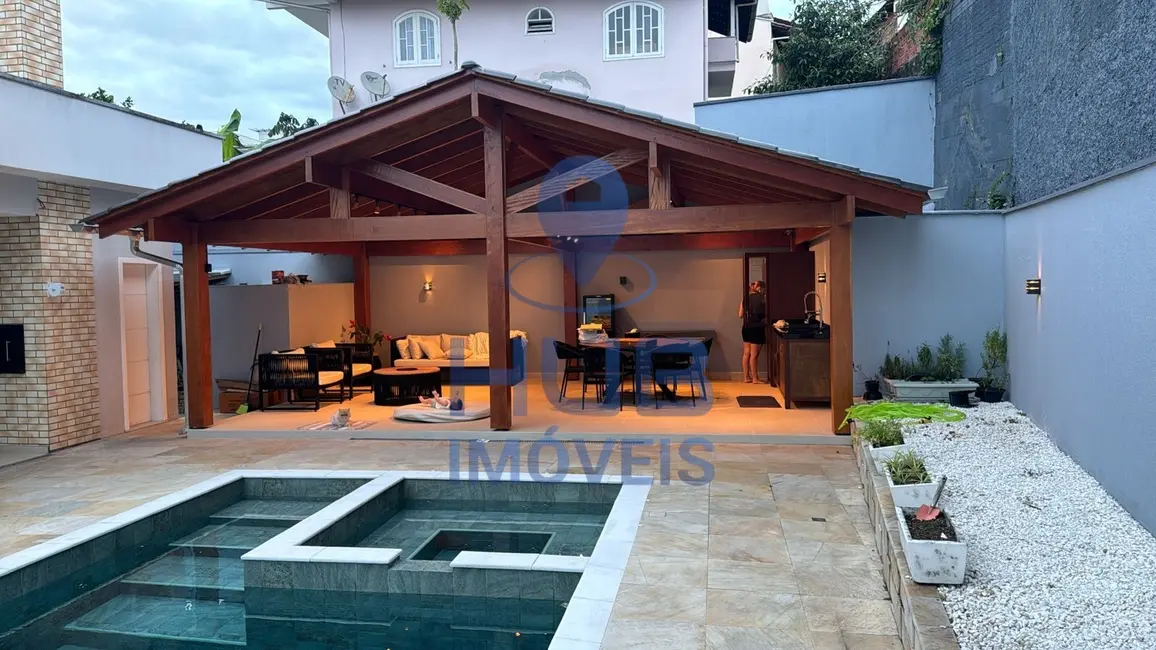 Casa com 3 quartos à venda, 360m2 em Itoupava Norte, Blumenau - SC - imagem 7 Foto 7 de Casa com 3 quartos à venda, 360m2 em Itoupava Norte, Blumenau - SC