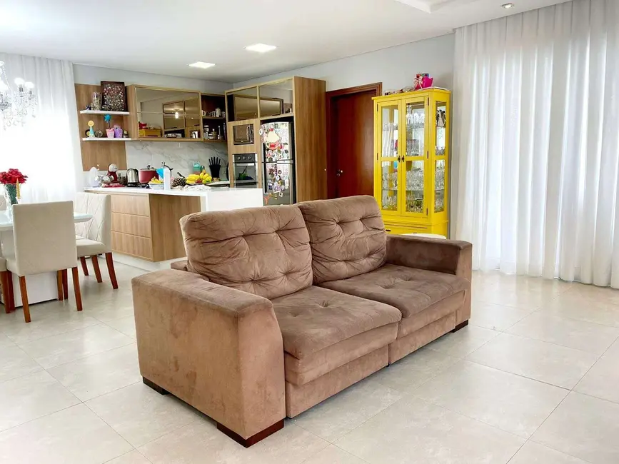Casa com 6 quartos à venda, 385m2 em Trindade, Florianopolis - SC - imagem 6 Foto 6 de Casa com 6 quartos à venda, 385m2 em Trindade, Florianopolis - SC