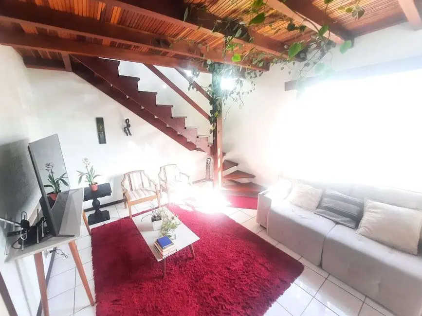 Casa com 3 quartos à venda, 220m2 em Carianos, Florianopolis - SC - imagem 4 Foto 4 de Casa com 3 quartos à venda, 220m2 em Carianos, Florianopolis - SC