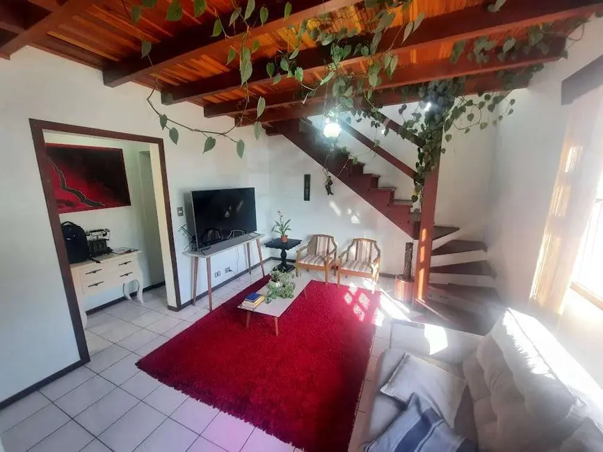 Casa com 3 quartos à venda, 220m2 em Carianos, Florianopolis - SC - imagem 1 Foto 1 de Casa com 3 quartos à venda, 220m2 em Carianos, Florianopolis - SC