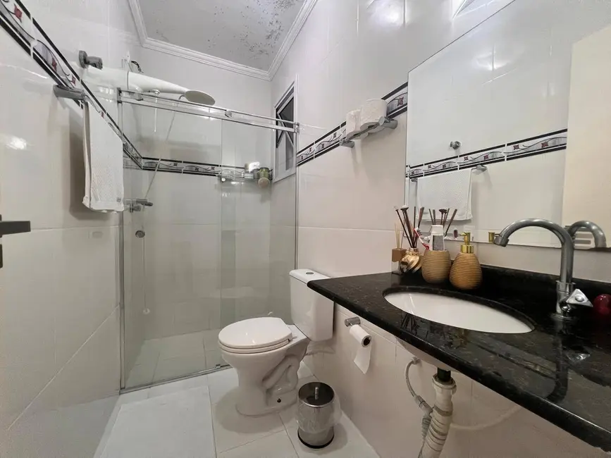 Foto 9 de Sobrado com 3 quartos à venda, 151m2 em Maracanã, Praia Grande - SP