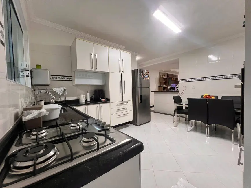 Foto 4 de Sobrado com 3 quartos à venda, 151m2 em Maracanã, Praia Grande - SP