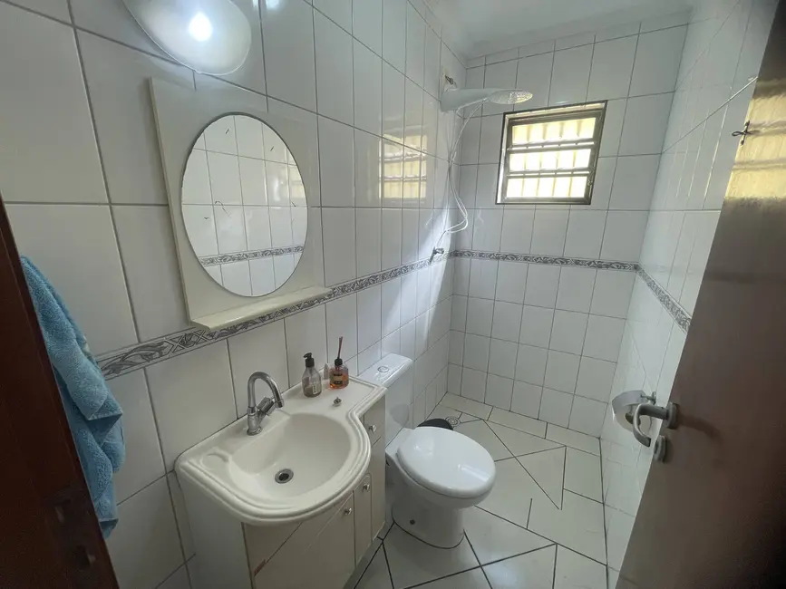 Foto 9 de Sobrado com 3 quartos à venda, 209m2 em Guilhermina, Praia Grande - SP