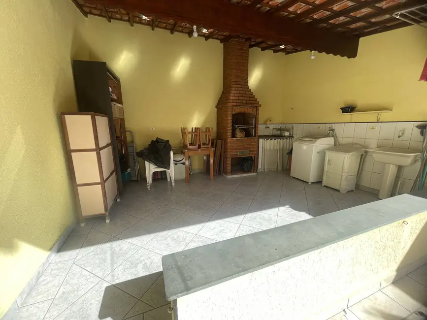 Foto 3 de Sobrado com 3 quartos à venda, 209m2 em Guilhermina, Praia Grande - SP
