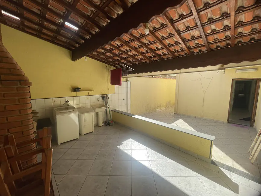 Foto 6 de Sobrado com 3 quartos à venda, 209m2 em Guilhermina, Praia Grande - SP