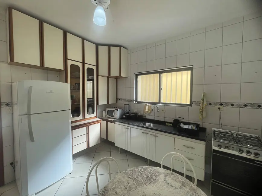 Foto 8 de Sobrado com 3 quartos à venda, 209m2 em Guilhermina, Praia Grande - SP