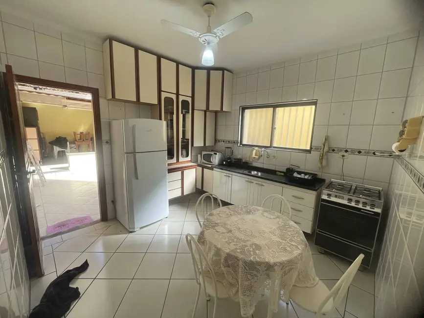 Foto 7 de Sobrado com 3 quartos à venda, 209m2 em Guilhermina, Praia Grande - SP