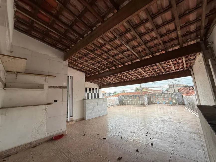 Casa com 2 quartos à venda, 195m2 em Guilhermina, Praia Grande - SP - imagem 1 Foto 1 de Casa com 2 quartos à venda, 195m2 em Guilhermina, Praia Grande - SP
