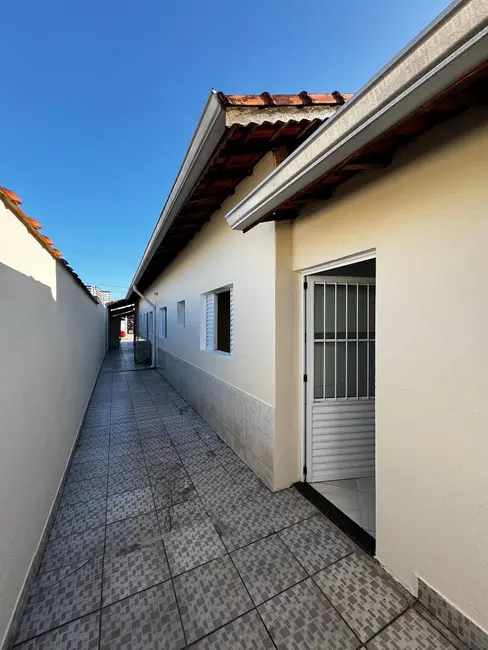 Foto 3 de Casa com 2 quartos à venda, 206m2 em Guilhermina, Praia Grande - SP