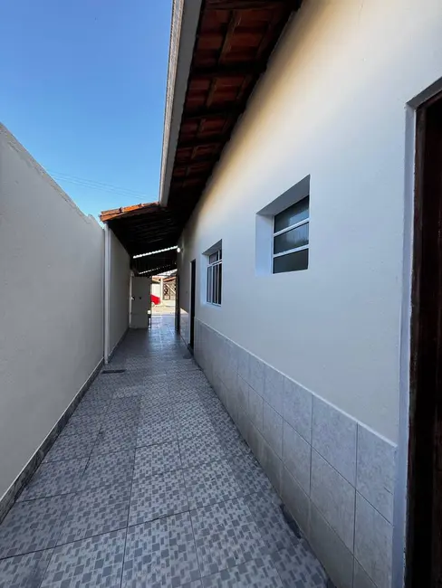 Foto 2 de Casa com 2 quartos à venda, 206m2 em Guilhermina, Praia Grande - SP