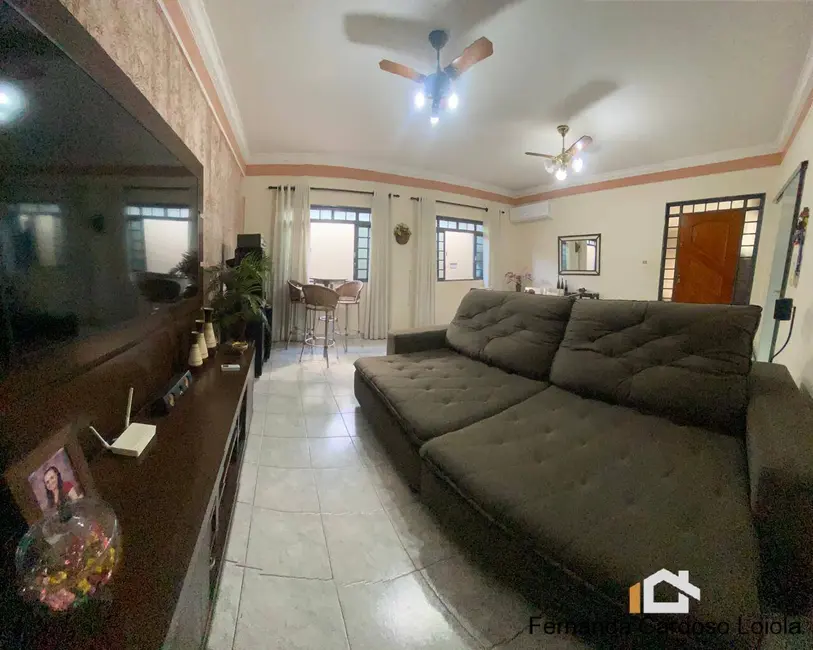 Casa com 3 quartos à venda, 210m2 em Jardim Joaquim Procópio de Araújo Ferraz, Ribeirao Preto - SP - imagem 3 Foto 3 de Casa com 3 quartos à venda, 210m2 em Jardim Joaquim Procópio de Araújo Ferraz, Ribeirao Preto - SP