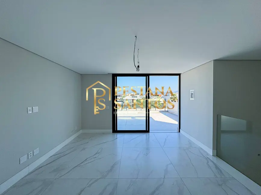 Casa com 5 quartos à venda, 600m2 em Barra da Tijuca, Rio De Janeiro - RJ - imagem 5 Foto 5 de Casa com 5 quartos à venda, 600m2 em Barra da Tijuca, Rio De Janeiro - RJ