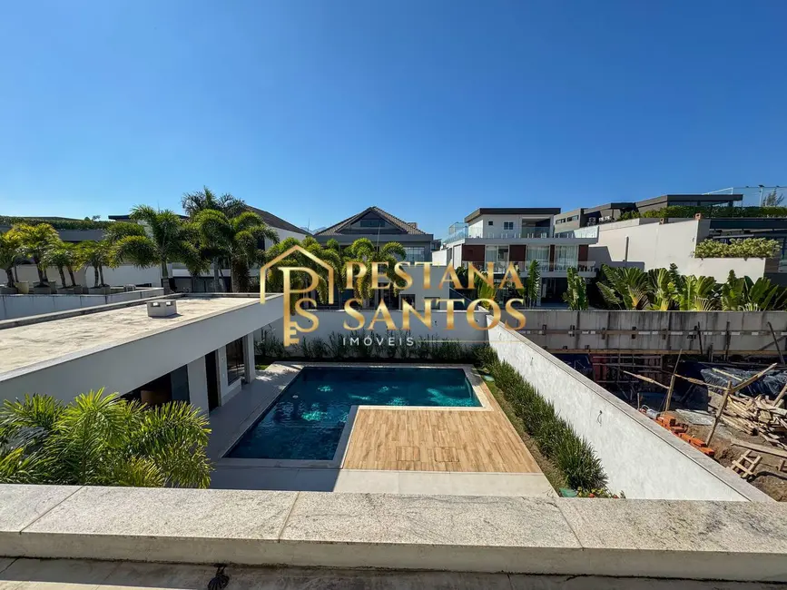 Casa com 5 quartos à venda, 600m2 em Barra da Tijuca, Rio De Janeiro - RJ - imagem 1 Foto 1 de Casa com 5 quartos à venda, 600m2 em Barra da Tijuca, Rio De Janeiro - RJ