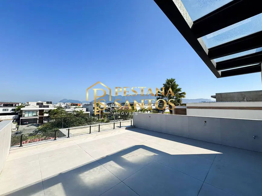 Casa com 5 quartos à venda, 600m2 em Barra da Tijuca, Rio De Janeiro - RJ - imagem 9 Foto 9 de Casa com 5 quartos à venda, 600m2 em Barra da Tijuca, Rio De Janeiro - RJ